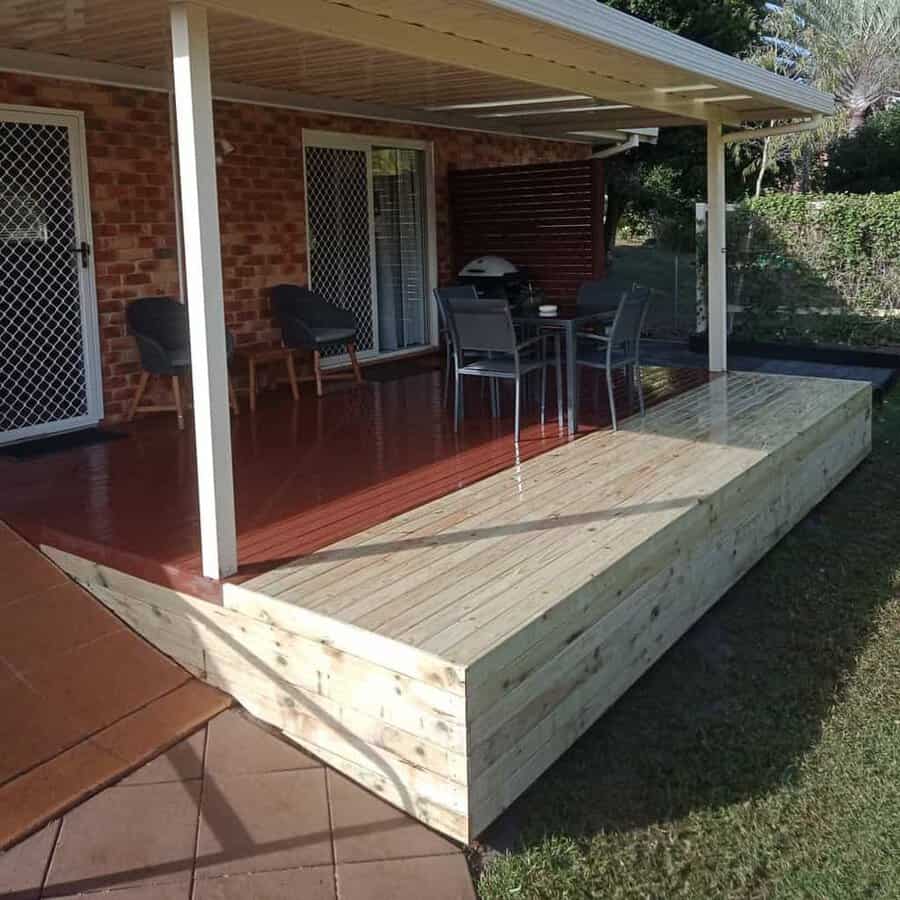  Raised deck