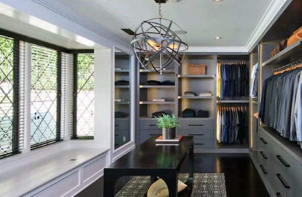 Closet pendant light