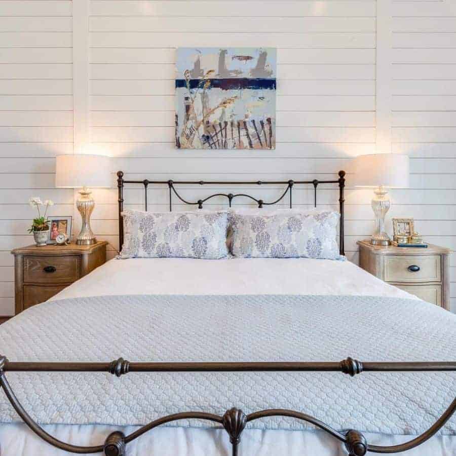  farmhouse-style bedroom decor