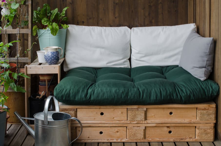 Cozy wooden pallet couch