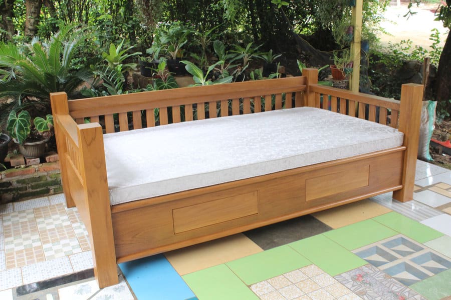 Outdoor daybed