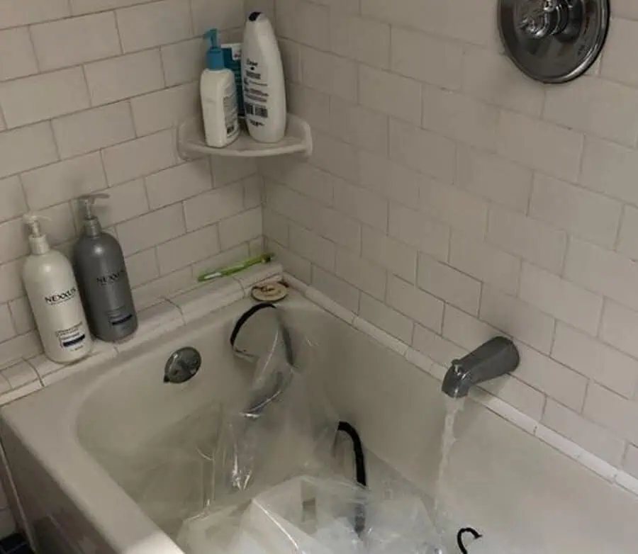 A bathtub filling with water, removing odors from shower curtains