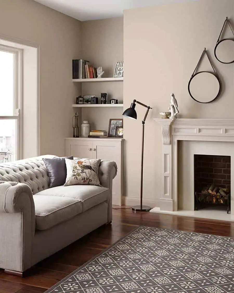 The neutral tones and minimal decor in this living room create a clean, organized space that feels inviting and open.