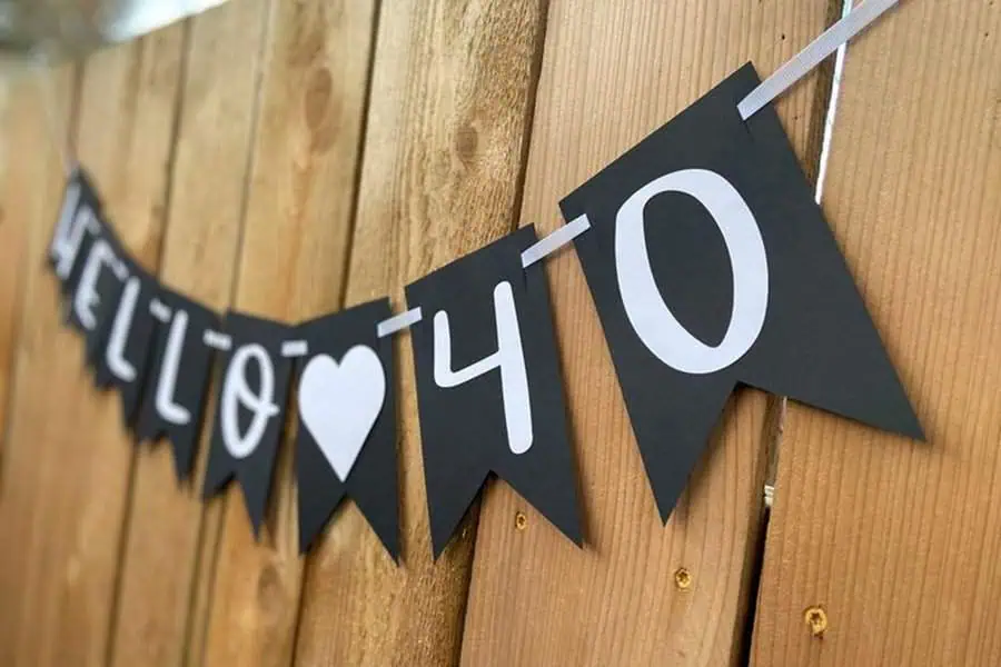 Creative 40th birthday ideas: chic banners, themed decor, elegant tables, and unique setups.