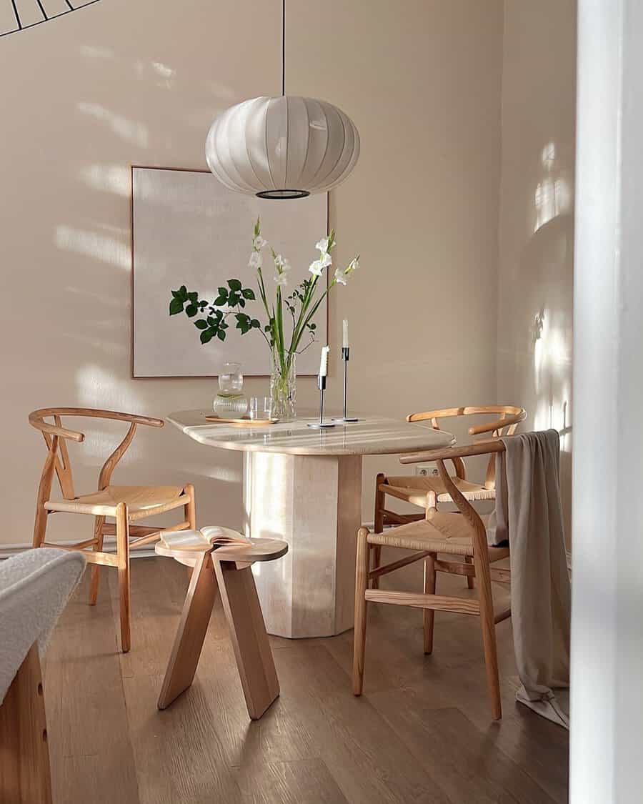 A minimalist table with sleek decor perfectly suits a stylish small space.
