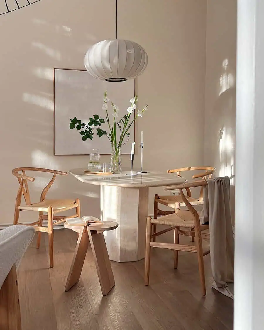 A minimalist table with sleek decor perfectly suits a stylish small space.