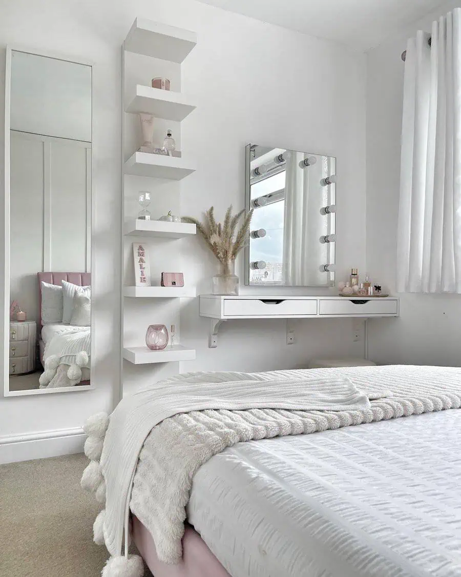 Blush pink headboard with soft pink décor accents in a minimalist white bedroom for a subtle yet sophisticated look.
